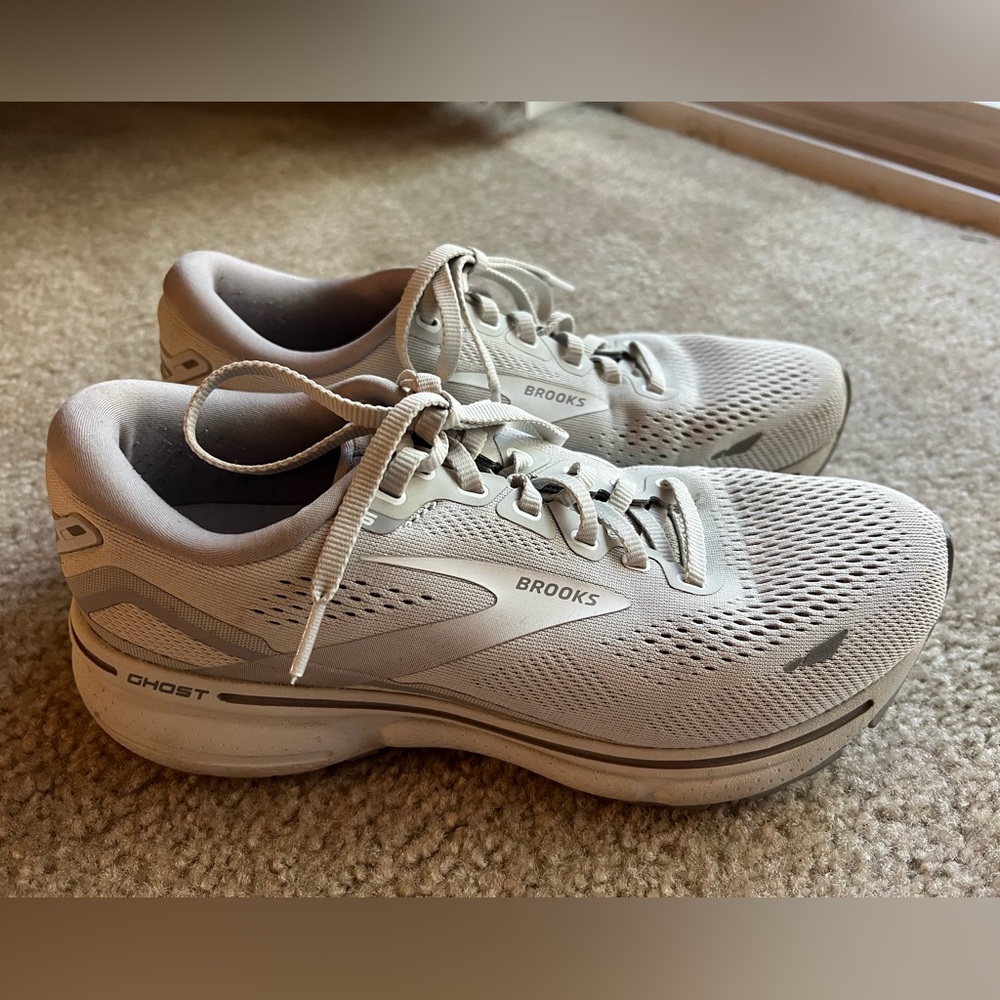 Brooks Ghost 15 - Women’s Size 8 D Wide- Oyster